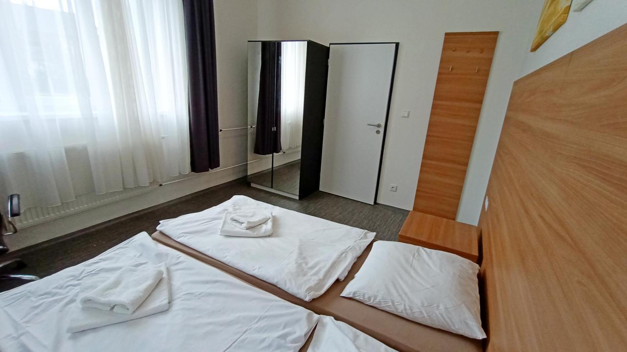 Apartments Gato Karlovy Vary Stara Role Exterior photo